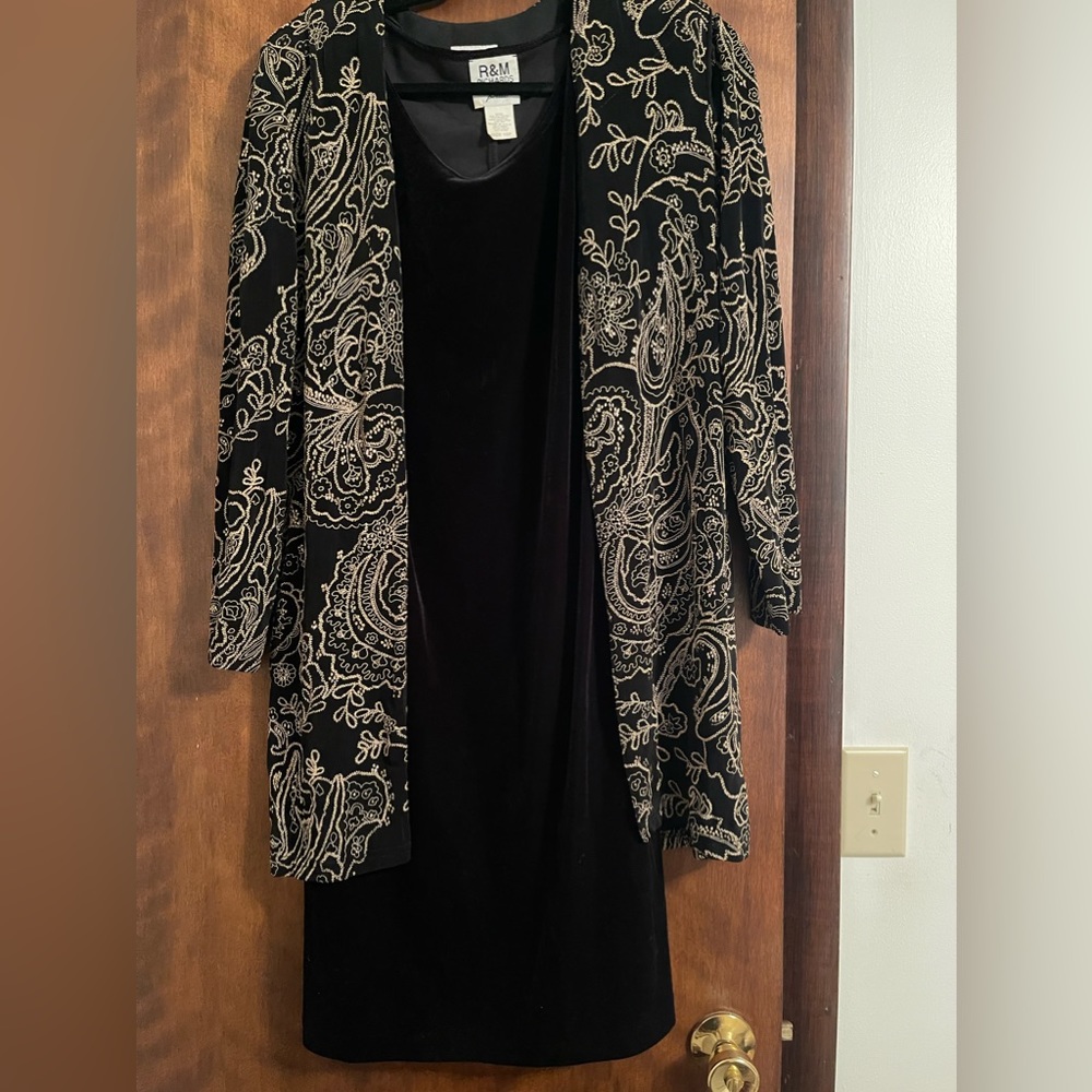 Petite Velvet sleeveless dress with gold embroidered 3/4 sleeve jacket - Picture 8 of 8